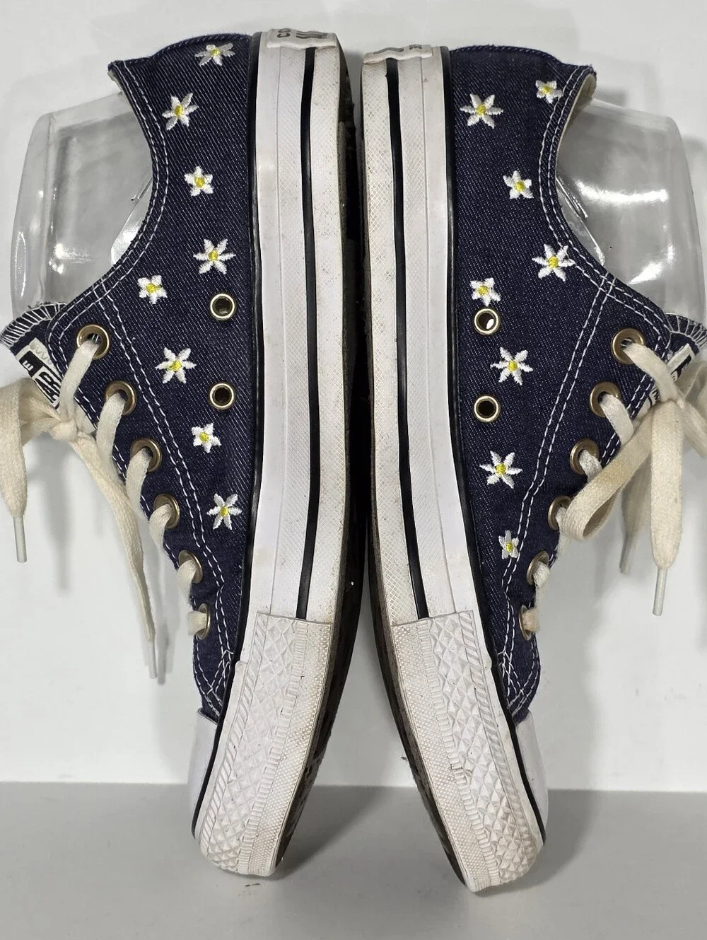 Converse All Star Low Top Navy Canvas Sneakers with Daisies  Women's Size 7.5